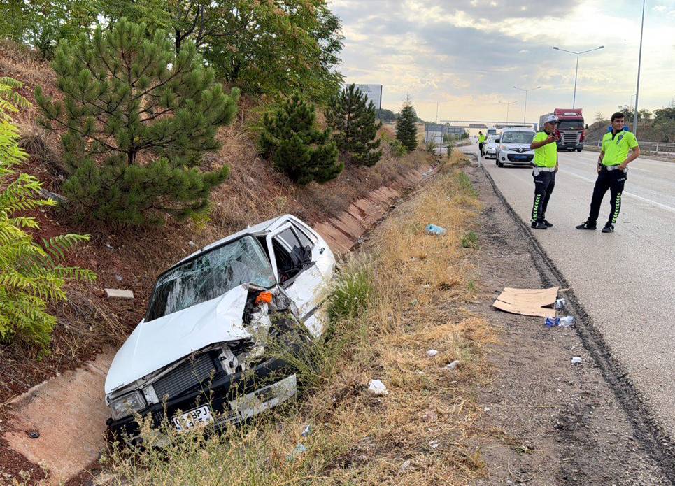 Kırıkkale'de işçi servisi ile otomobil çarpıştı: 11 yaralı 7